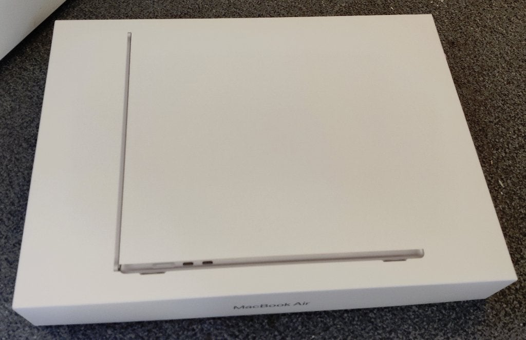 Lege doos van Macbook M5 / 16GB / 512GB | 3-10, Ophalen of Verzenden, 15 inch, Nieuw, Apple