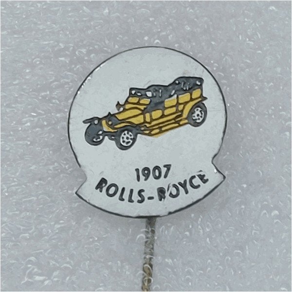SP0933 Speldje 1907 Rolls-Royce geel, Ophalen of Verzenden, Gebruikt, Overige onderwerpen