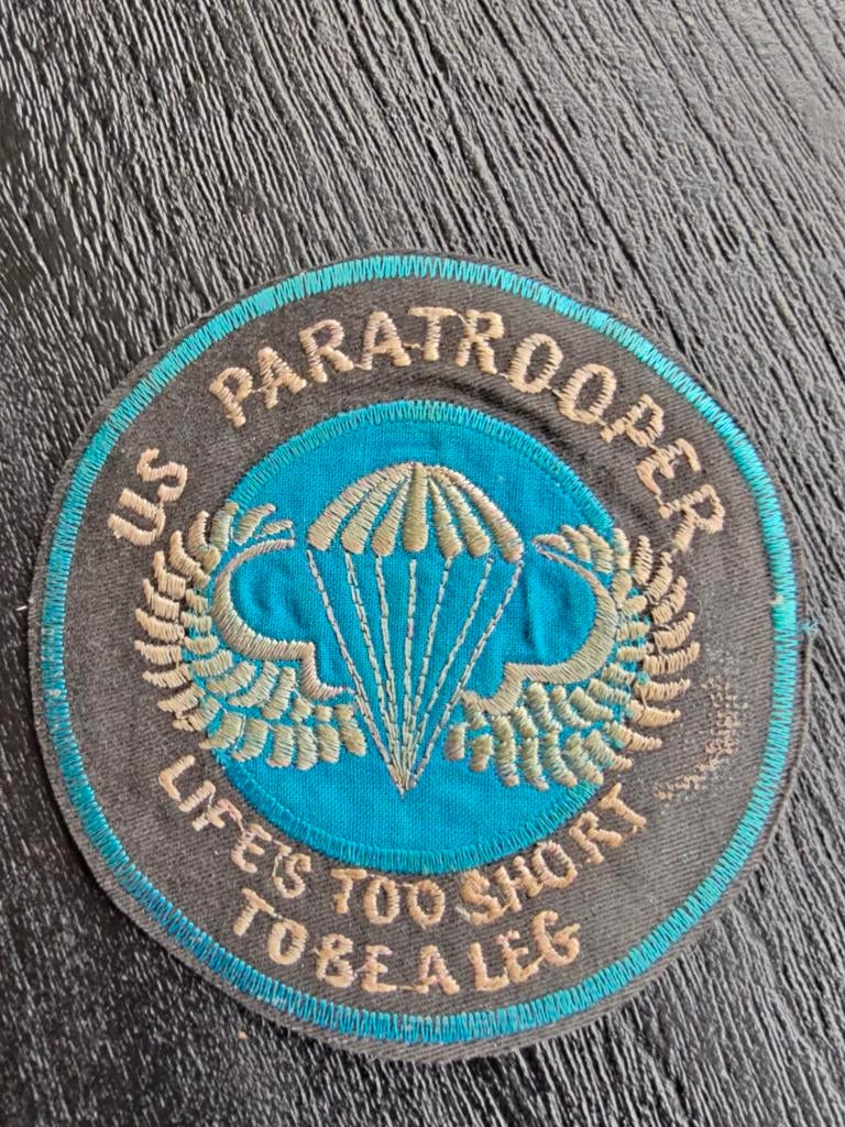 US Paratrooper - Airborne - US Ranger - Airborne Ranger - To, Ophalen of Verzenden, Landmacht, Amerika, Embleem of Badge