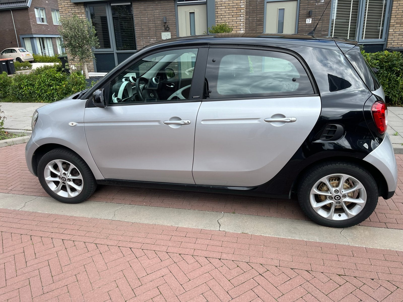Foto 6 van Smart ForFour 1.0 52KW 2016 Grijs