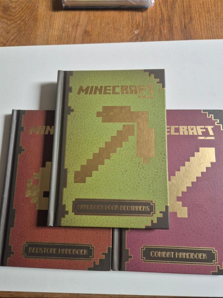 Minecraft handboeken 3x, 1 speler, Ophalen of Verzenden, Zo goed als nieuw, Vanaf 7 jaar