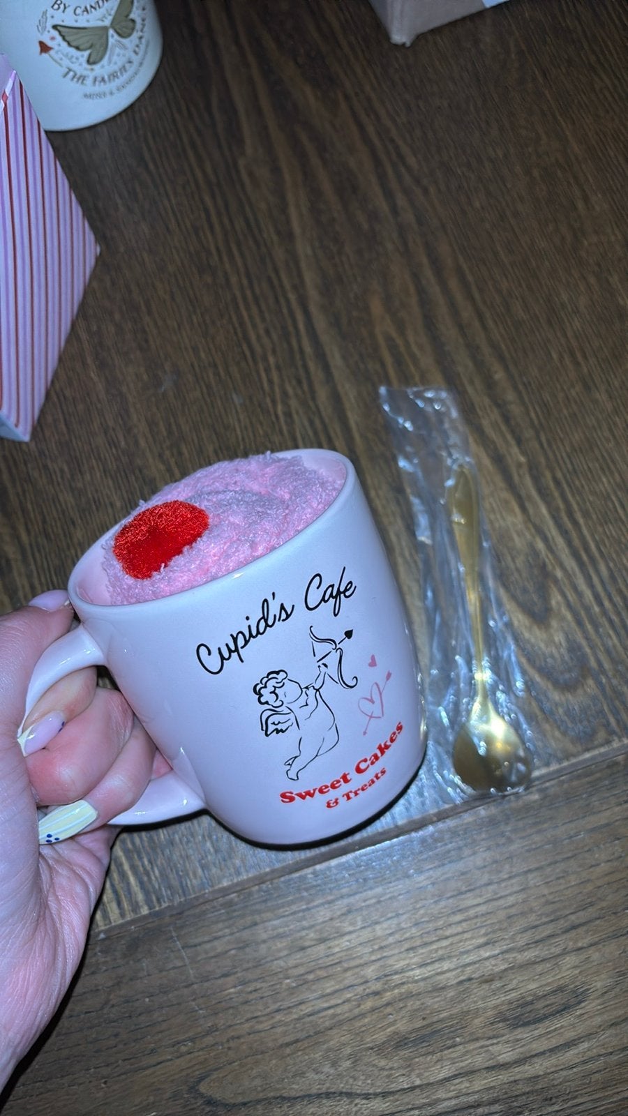 Cupid's Cafe Mok, Lepel & Sokken Set - Valentijn Cadeau, Overige typen, Nieuw, Ophalen of Verzenden, Roze