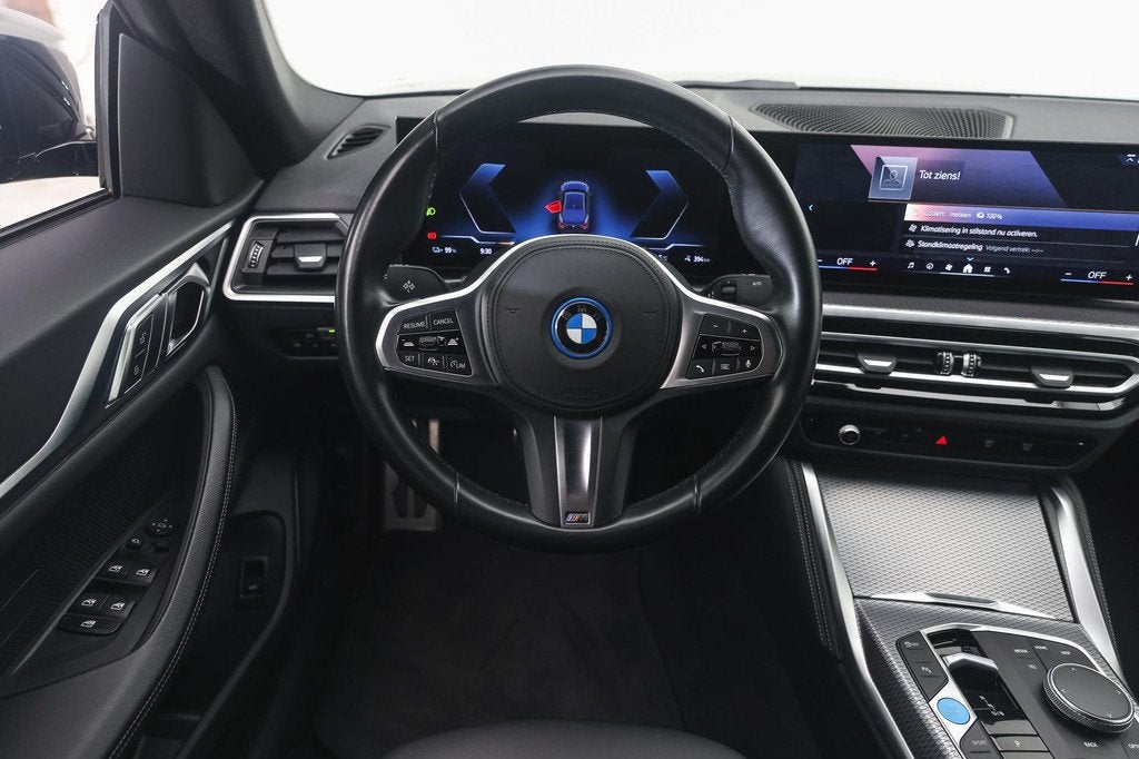 BMW i4 eDrive40 M Sport / Parking Assistant / Widescreen Dis, Auto's, BMW, Achterwielaandrijving, Gebruikt, Zwart, 576 km
