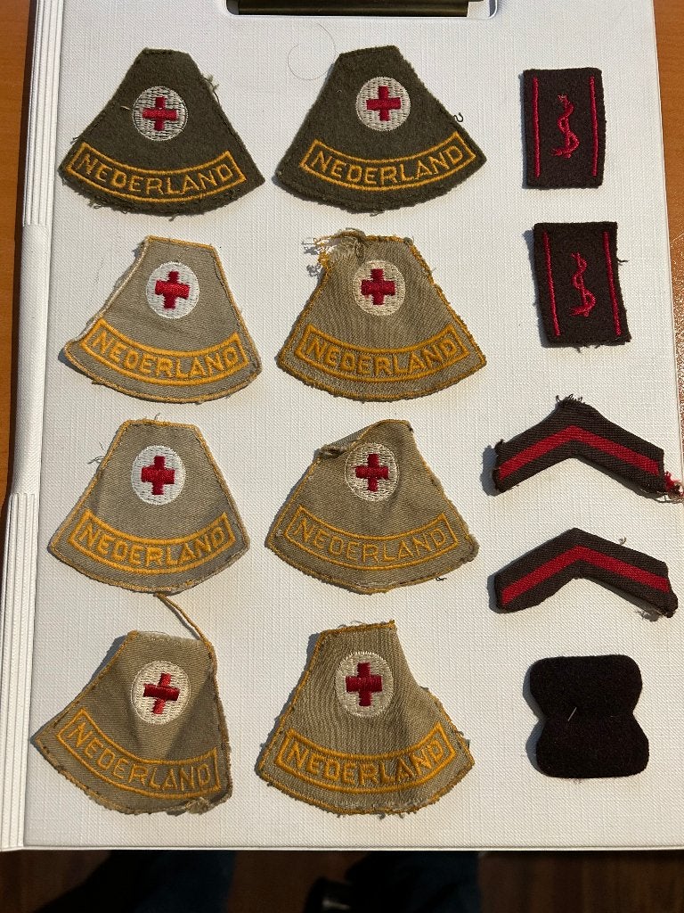 Vintage - Originele set (13 stuks) NL Militaire Emblemen, Verzenden, Landmacht, Nederland, Embleem of Badge
