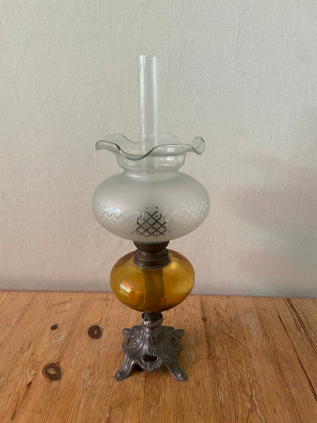 Olielamp glas met metalen voetstuk, Ophalen