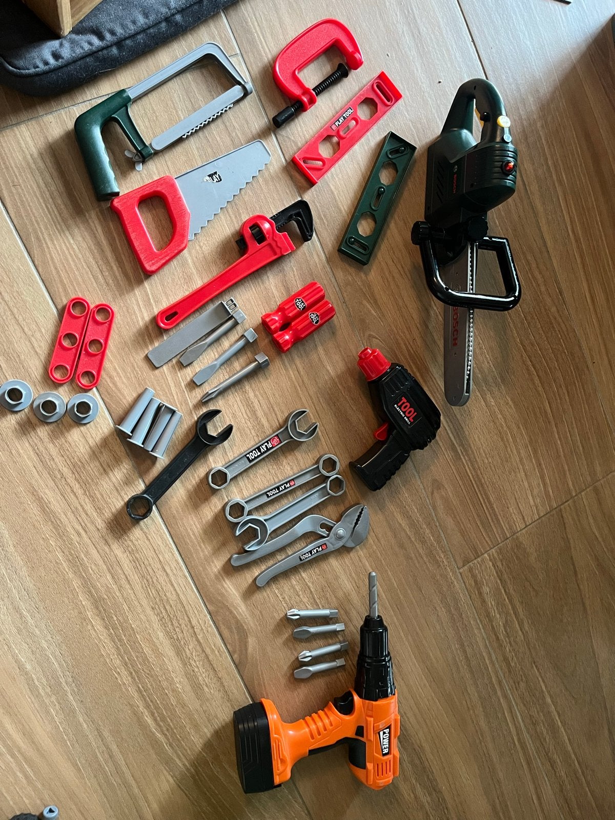 Gereedschap set met werkende motorzaag en accuboormachines, Ophalen, Gebruikt, Knutselen, Met geluid