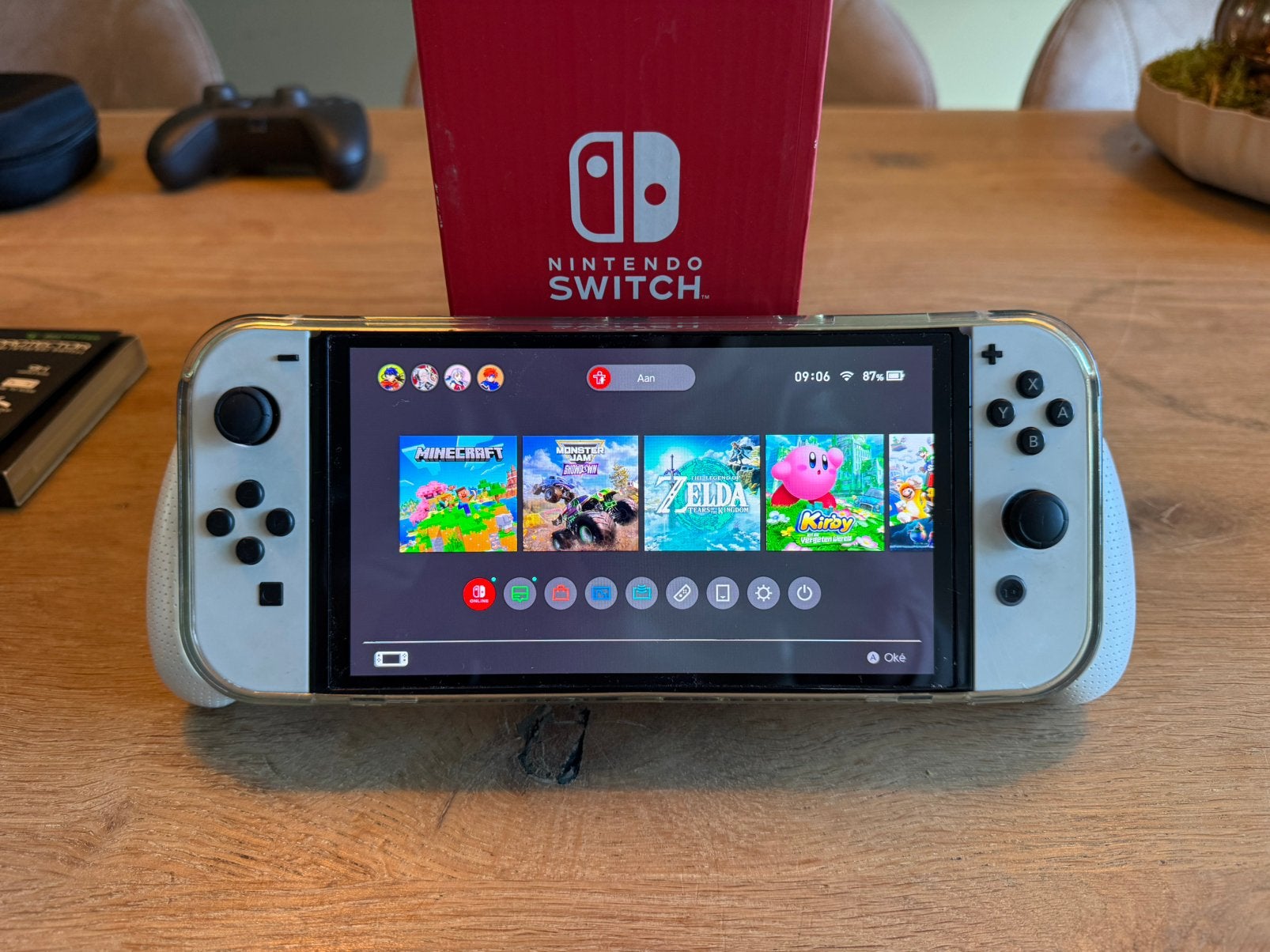 Nintendo Switch OLED Wit + Pro Controller, HORI & 256GB, Spelcomputers en Games, Zo goed als nieuw, Met 3 controllers of meer