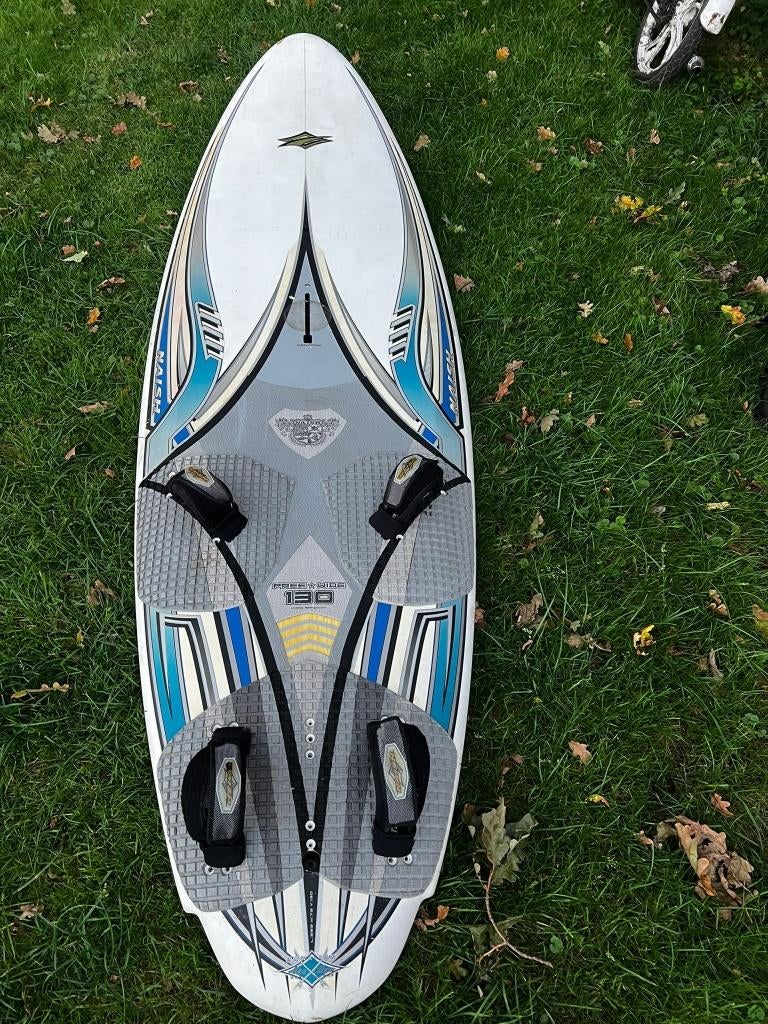 Naish FreeWide 130 liter compleet met 6.5 zeil, mast, giek, Ophalen, 250 tot 300 cm, Gebruikt, Met vin(nen)