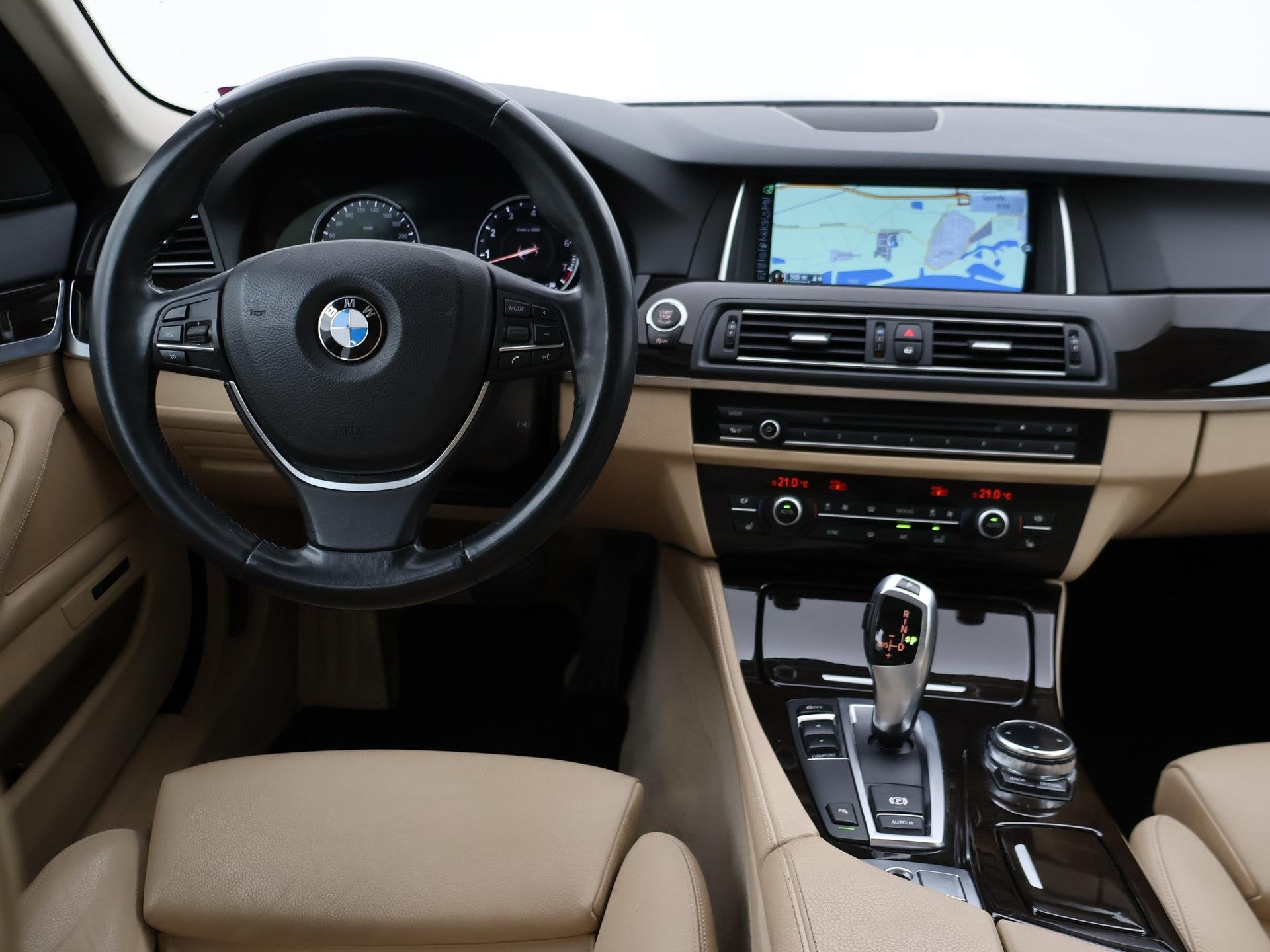BMW 5-serie 535i 306 PK H.E. + COMFORTZETELS | LEDER | DIGIT, Auto's, BMW, Automaat, Gebruikt, 2000 kg, Blauw