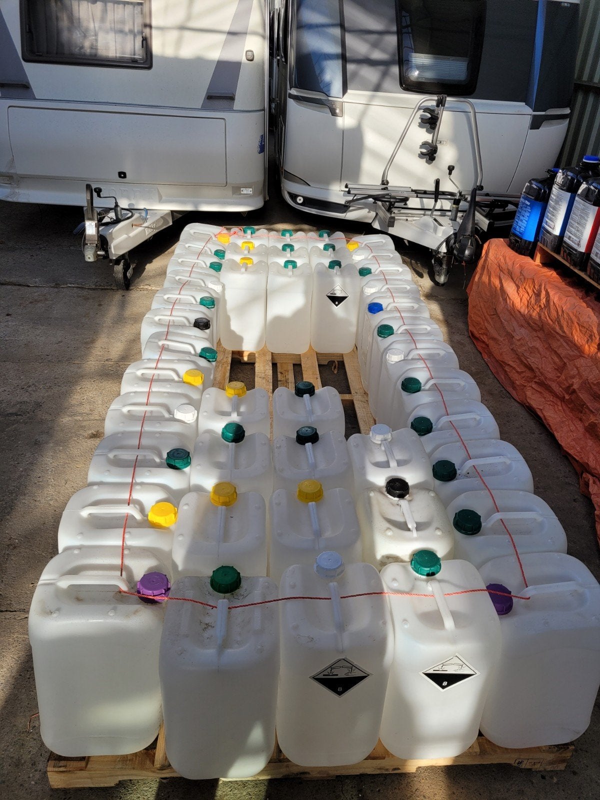 Jerrycans 25 liter - 44 stuks, Minder dan 75 liter, Ophalen, Zo goed als nieuw, Kunststof