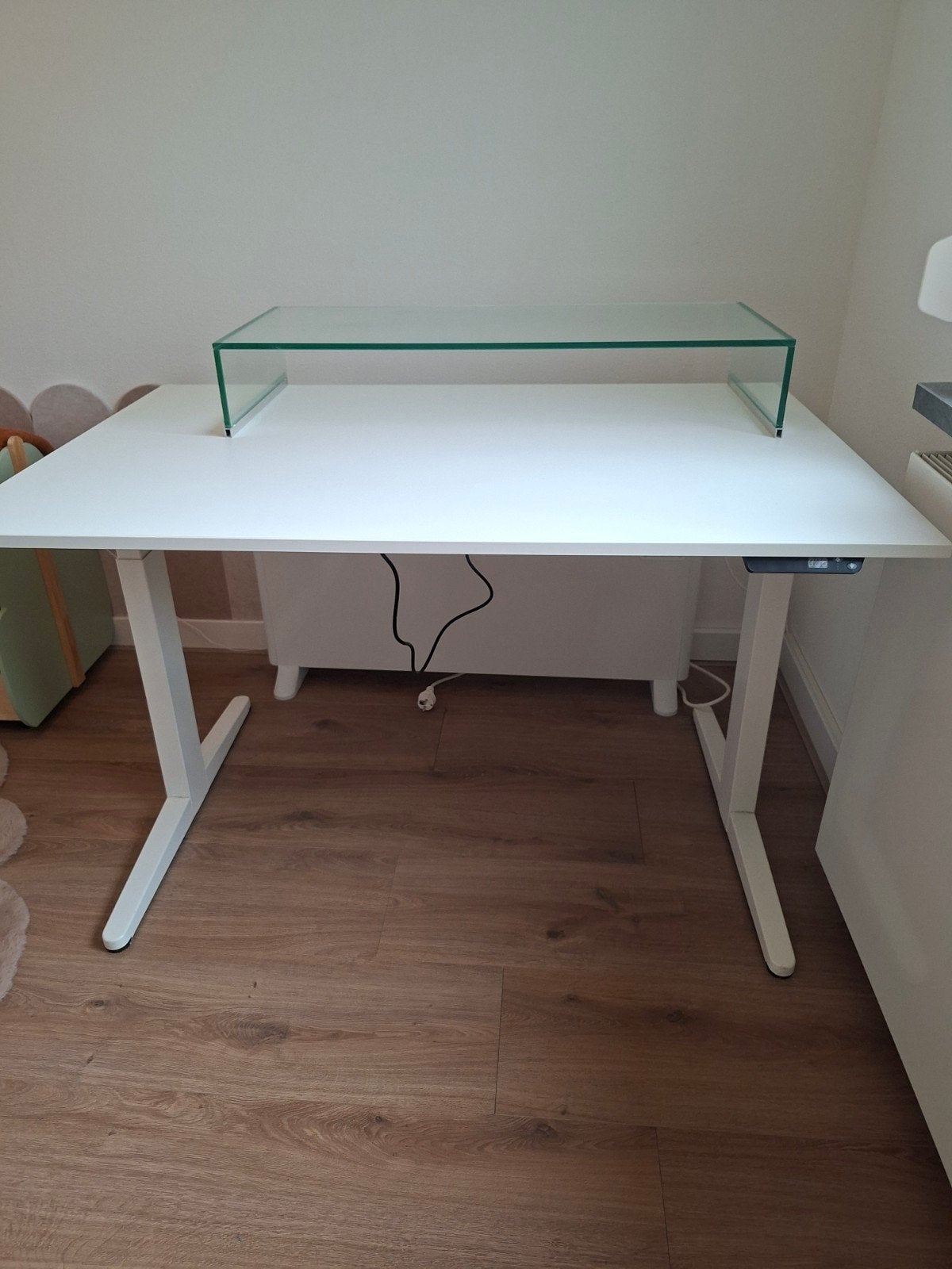 Wit elektrisch zit-sta bureau met glazen opzetstuk, Huis en Inrichting, Bureaus, Ophalen, 120 cm, Metaal, In hoogte verstelbaar
