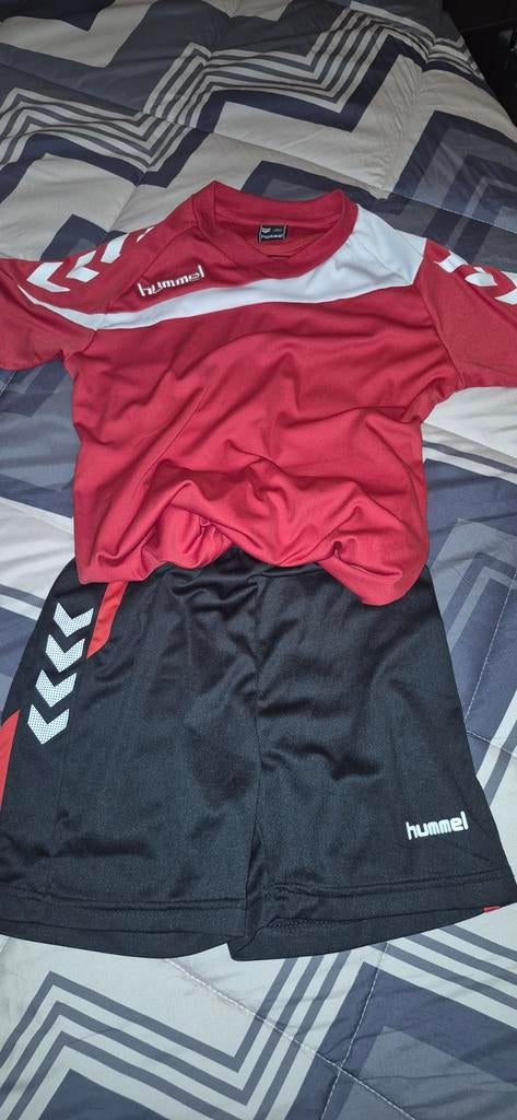 Hummel shirt, korte broek en trainingspak (152), Ophalen of Verzenden, Zo goed als nieuw