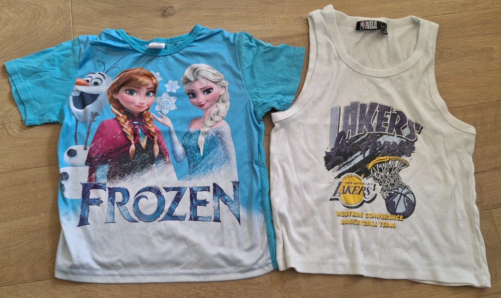Frozen T-shirt en Lakers tanktop voor kinderen, Ophalen of Verzenden, Gebruikt, Disney, NBA, Jongen of Meisje