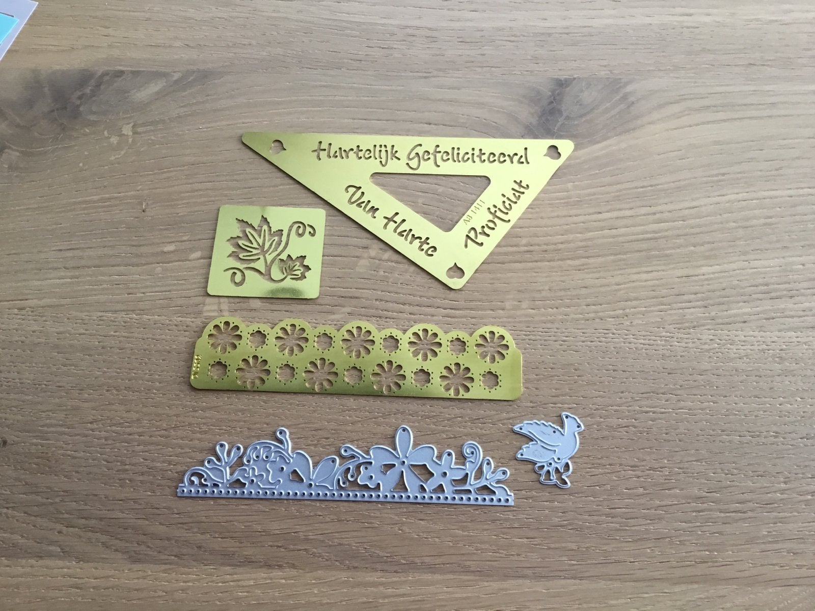 Snijmallen en embossing tools samen voor €4,50., Geschikt voor snijden, Gebruikt, Natuur en Bloemen, Metaal