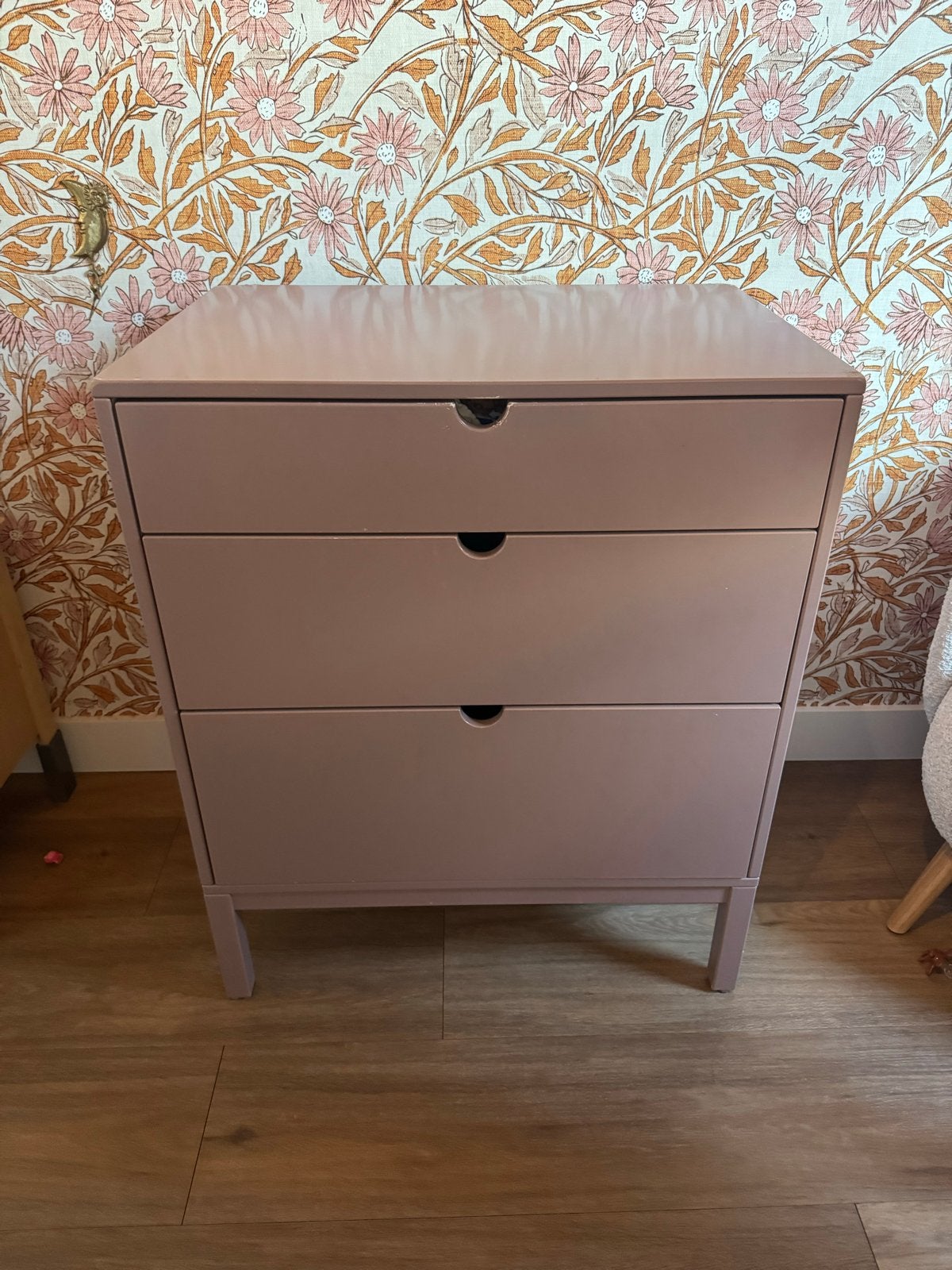 Stokke Home commode met aankleedblad – oudroze – 3 lades, Kinderen en Baby's, Ophalen, Gebruikt, 75 tot 100 cm, Minder dan 50 cm