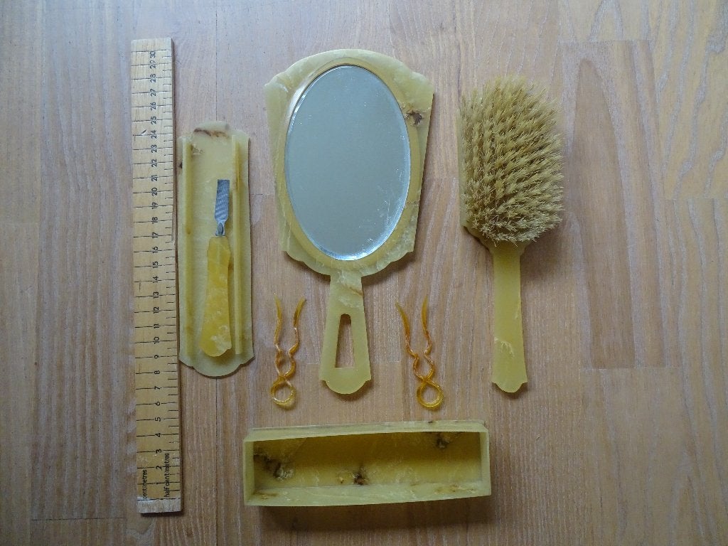 oude kappersset van albast mooie tekening, vrij zeldzame set, Sieraden, Tassen en Uiterlijk, Uiterlijk | Haarverzorging, Ophalen of Verzenden