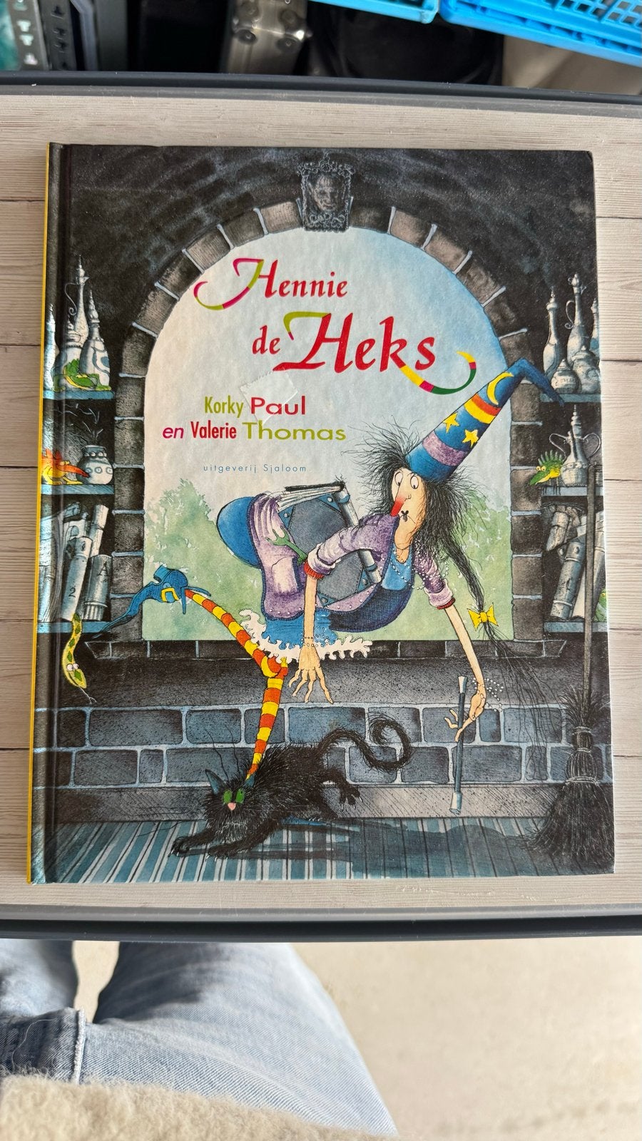 Hennie de Heks - Korky Paul en Valerie Thomas, Ophalen of Verzenden, Zo goed als nieuw, Sprookjes