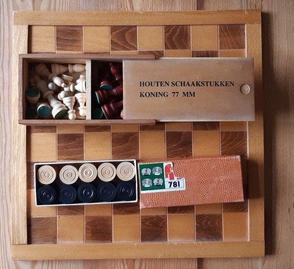 Houten dam- en schaakbord met stukken, Een of twee spelers, Ophalen of Verzenden, Gebruikt
