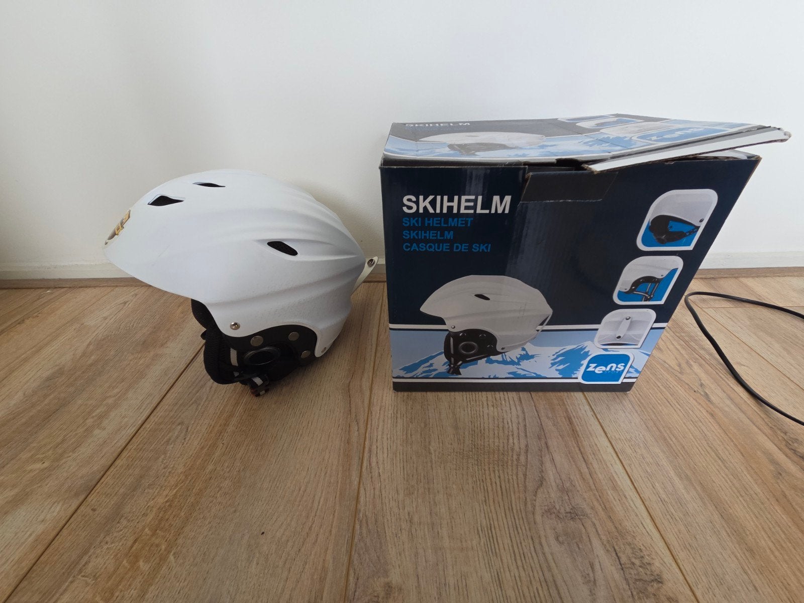 Witte skihelm, Sport en Fitness, Skiën en Langlaufen, Overige typen, Zo goed als nieuw, Minder dan 100 cm, Ophalen