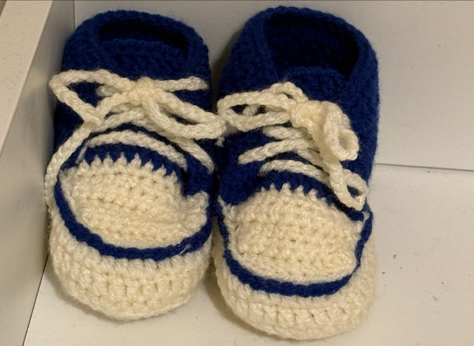 Handgemaakte gehaakte babyslofjes - Blauw & Wit, Kinderen en Baby's, Ophalen, Nieuw, Jongetje