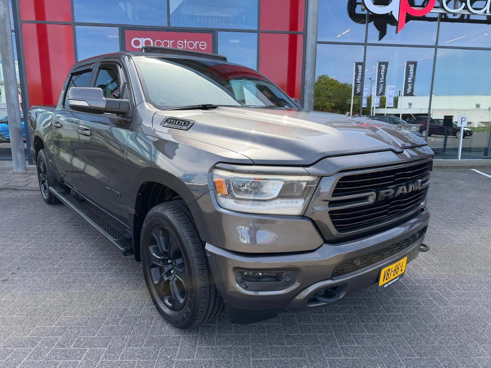 Dodge Ram 1500 5.7 V8 4x4 Crew Cab Laramie | Panorama | Stoe, Auto's, Dealer onderhouden, Stof, Gebruikt, 5654 cc