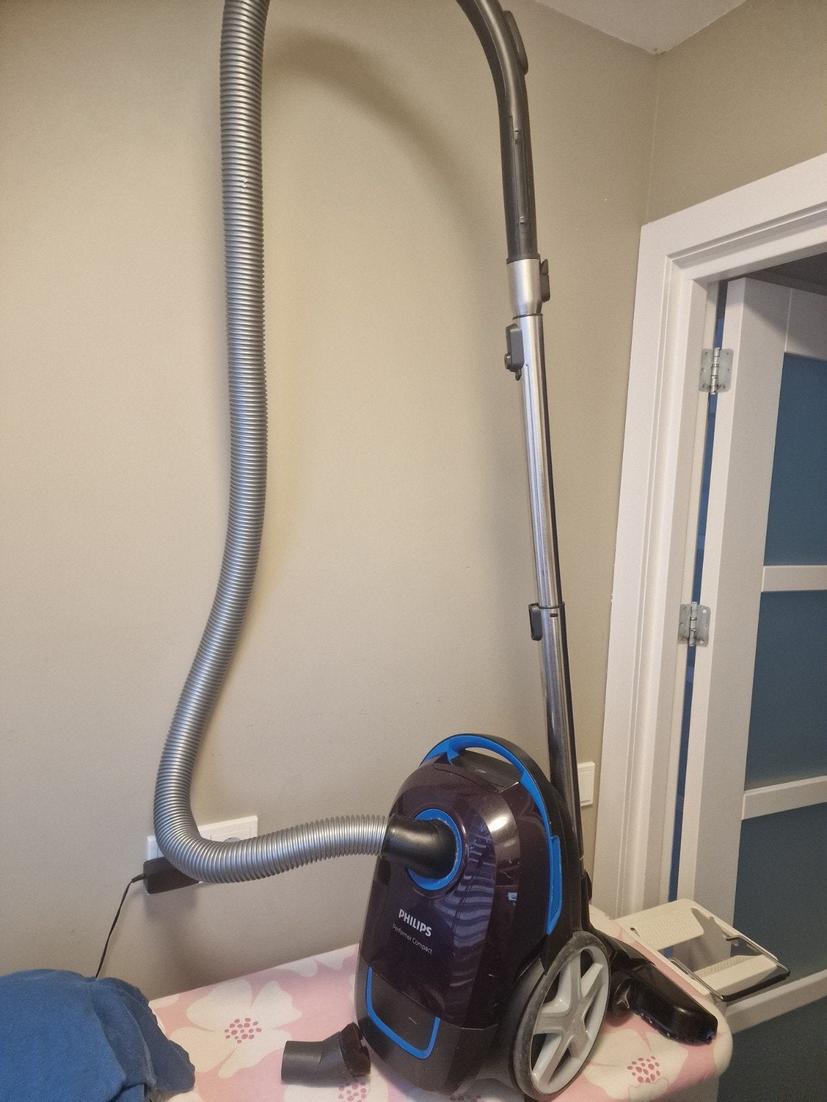 Philips Performer Compact Stofzuiger - Zo goed als nieuw, Philips, Geschikt voor harde vloeren, Zo goed als nieuw, Sledestofzuiger