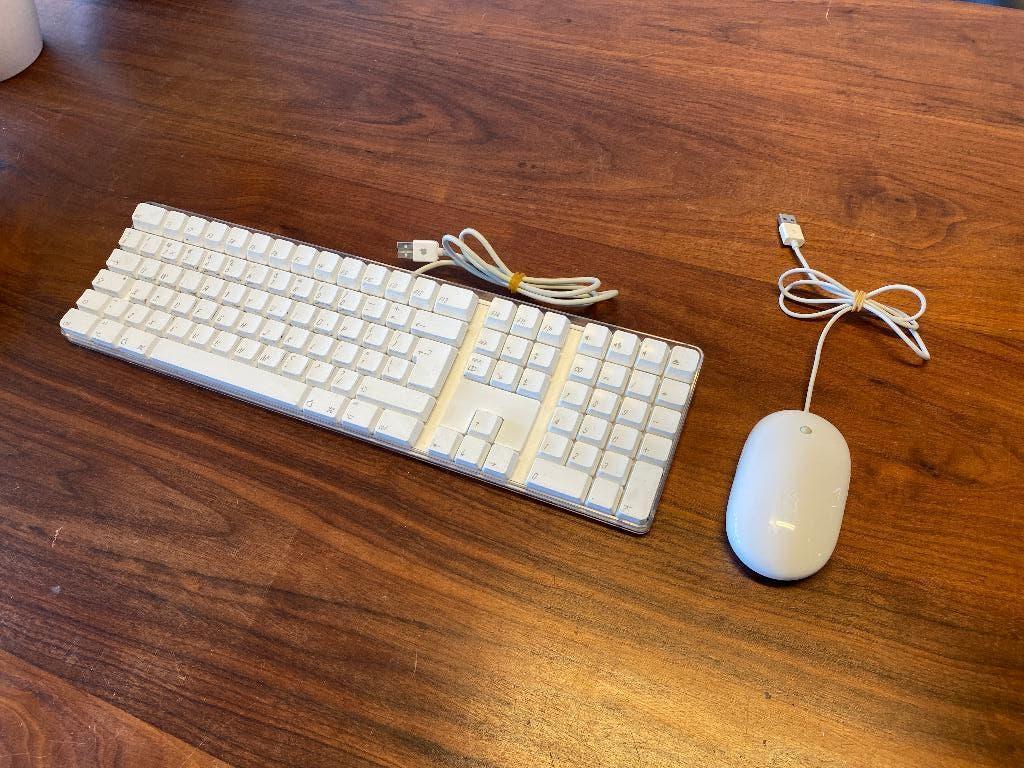 Apple bedraad toetsenbord met muis, Computers en Software, Toetsenborden, Toetsenbord en muis-set, Gebruikt, Ophalen of Verzenden