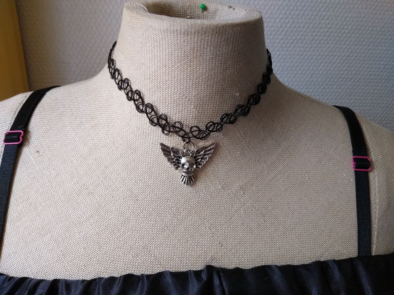 Zgan Halloween zwarte choker ketting met doodshoofd hanger, Zwart, Ophalen of Verzenden, Zo goed als nieuw, Overige materialen