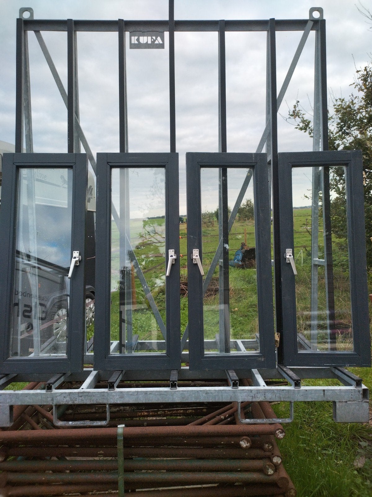 tk vier draairamen 44,5*114 cm met raamsluiting, Ophalen of Verzenden, Overige materialen