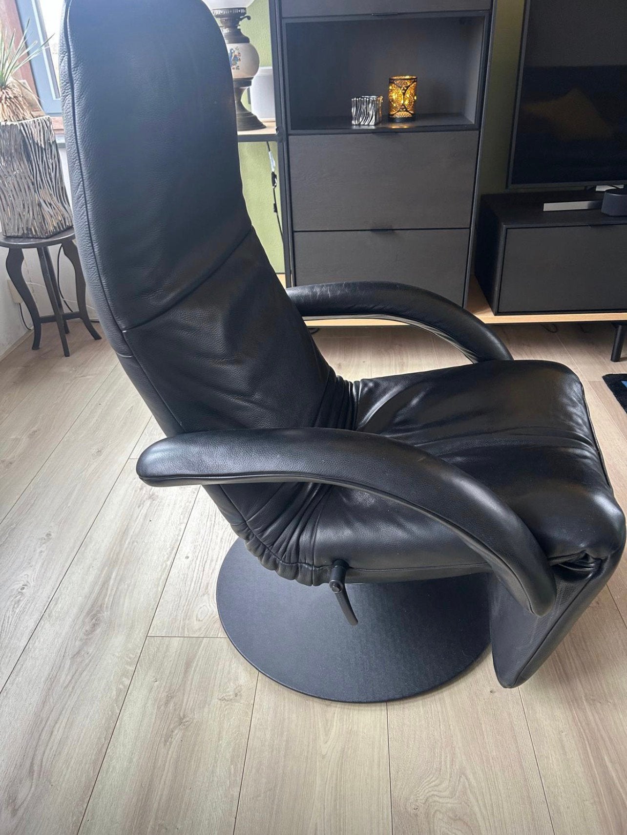 Relaxstoel zwart, Huis en Inrichting, Fauteuils, Ophalen, Zo goed als nieuw, Leer, 50 tot 75 cm