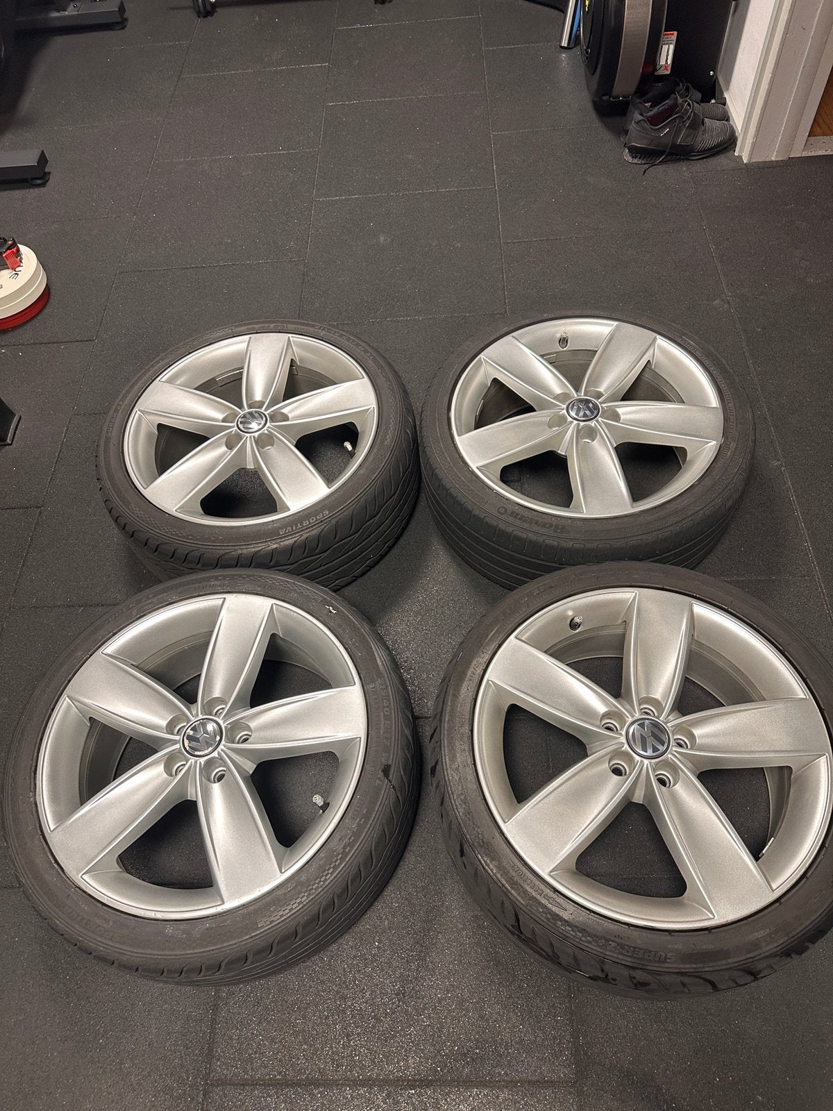 Boavista OEM Polo 6r 6c 5x100, Auto diversen, Wieldoppen, Ophalen, Zo goed als nieuw