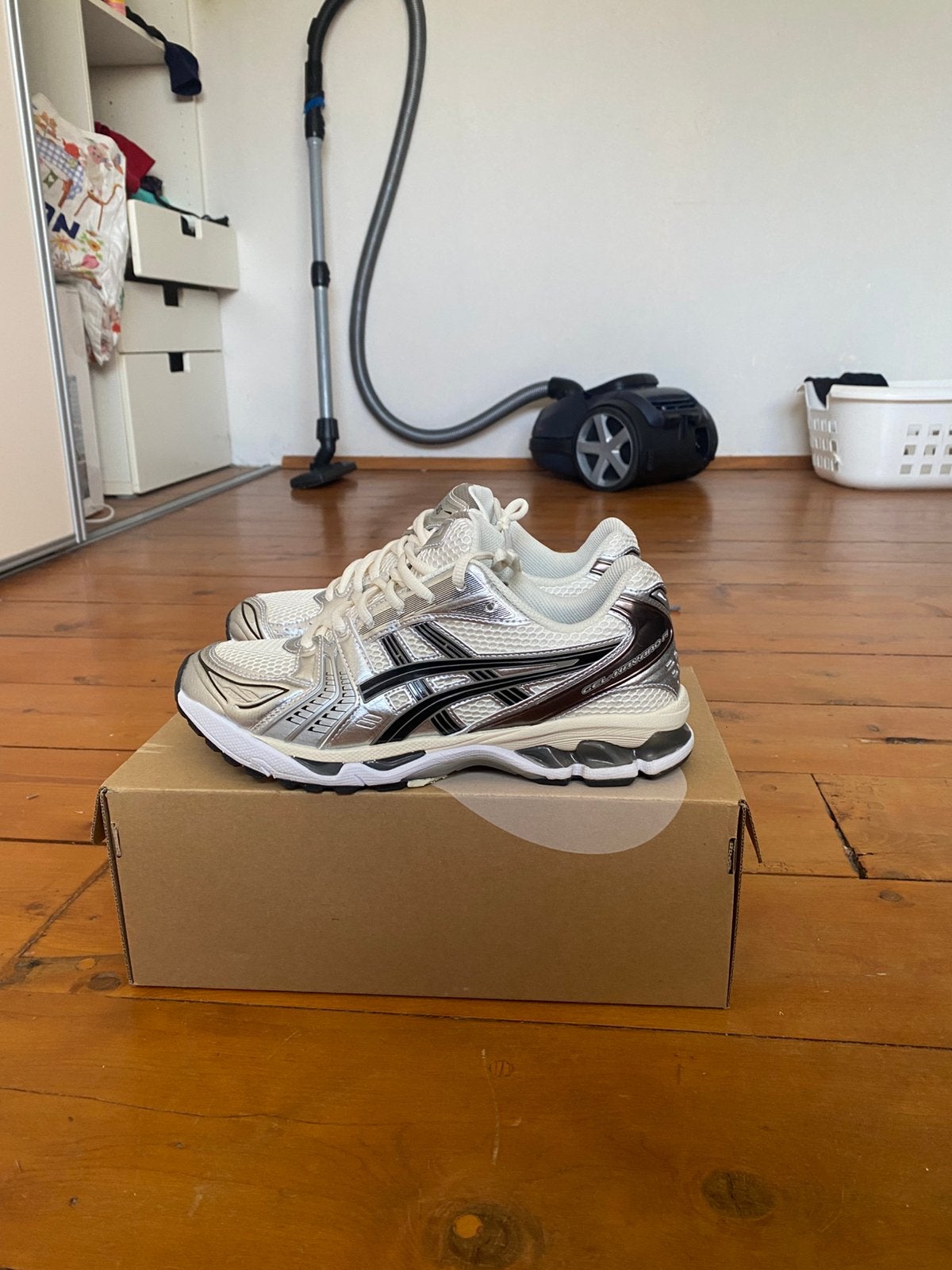 Asics gel kayano 14 cream black, Wit, Ophalen of Verzenden, Sneakers of Gympen, Zo goed als nieuw