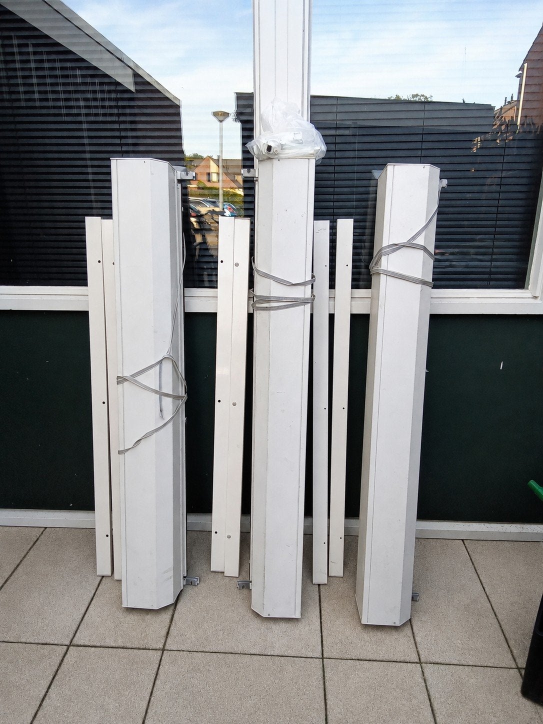 3 rolluiken, kleur 9010, 145,5 cm breed x 130 cm hoog, Doe-het-zelf en Verbouw, Rolluiken, Ophalen, Gebruikt, 100 tot 150 cm, Wit