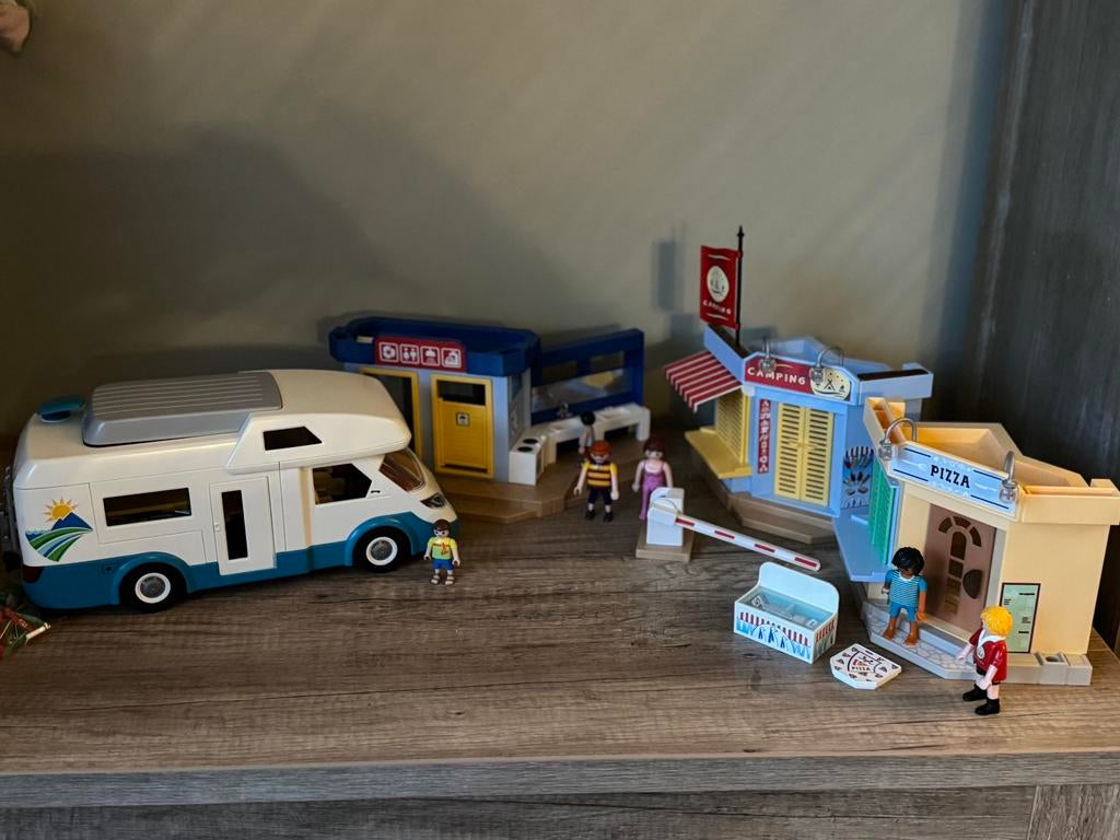 Playmobile camper bus + camping, Kinderen en Baby's, Speelgoed | Playmobil, Ophalen of Verzenden, Zo goed als nieuw