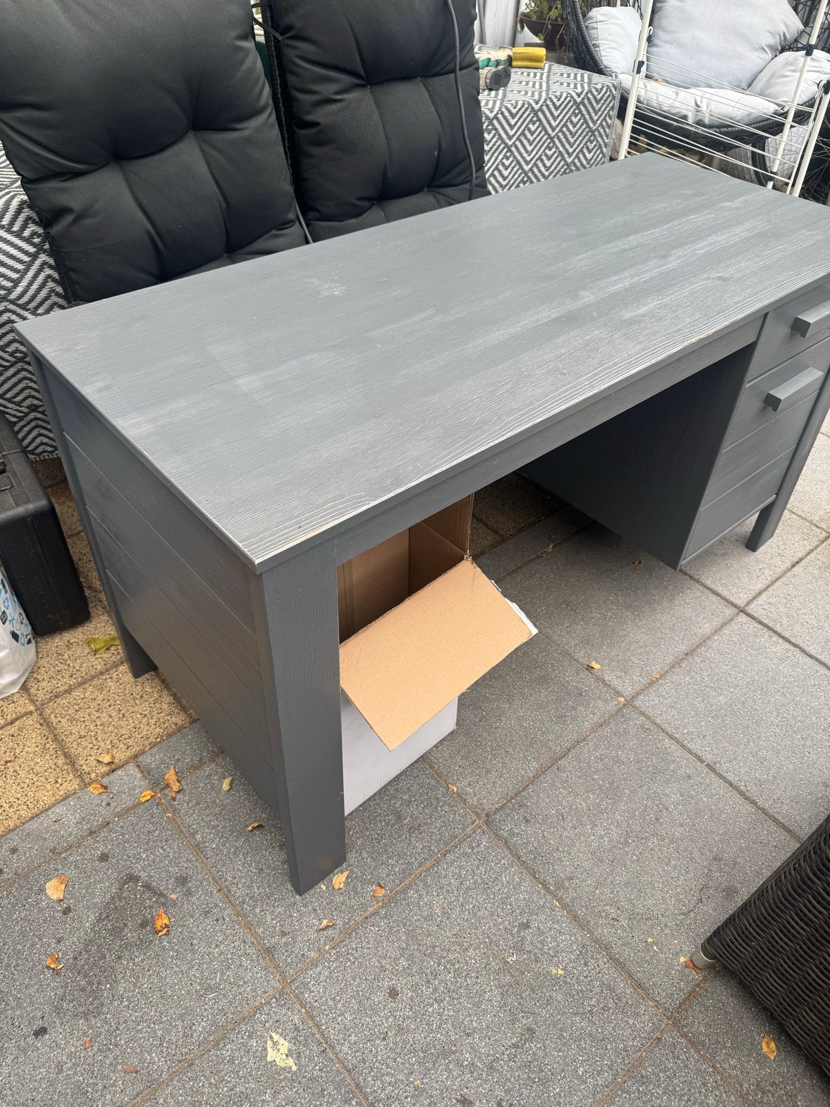 Grijs bureau met lichte gebruikssporen - prima staat, Ophalen of Verzenden, Met lades, Gebruikt, Grijs