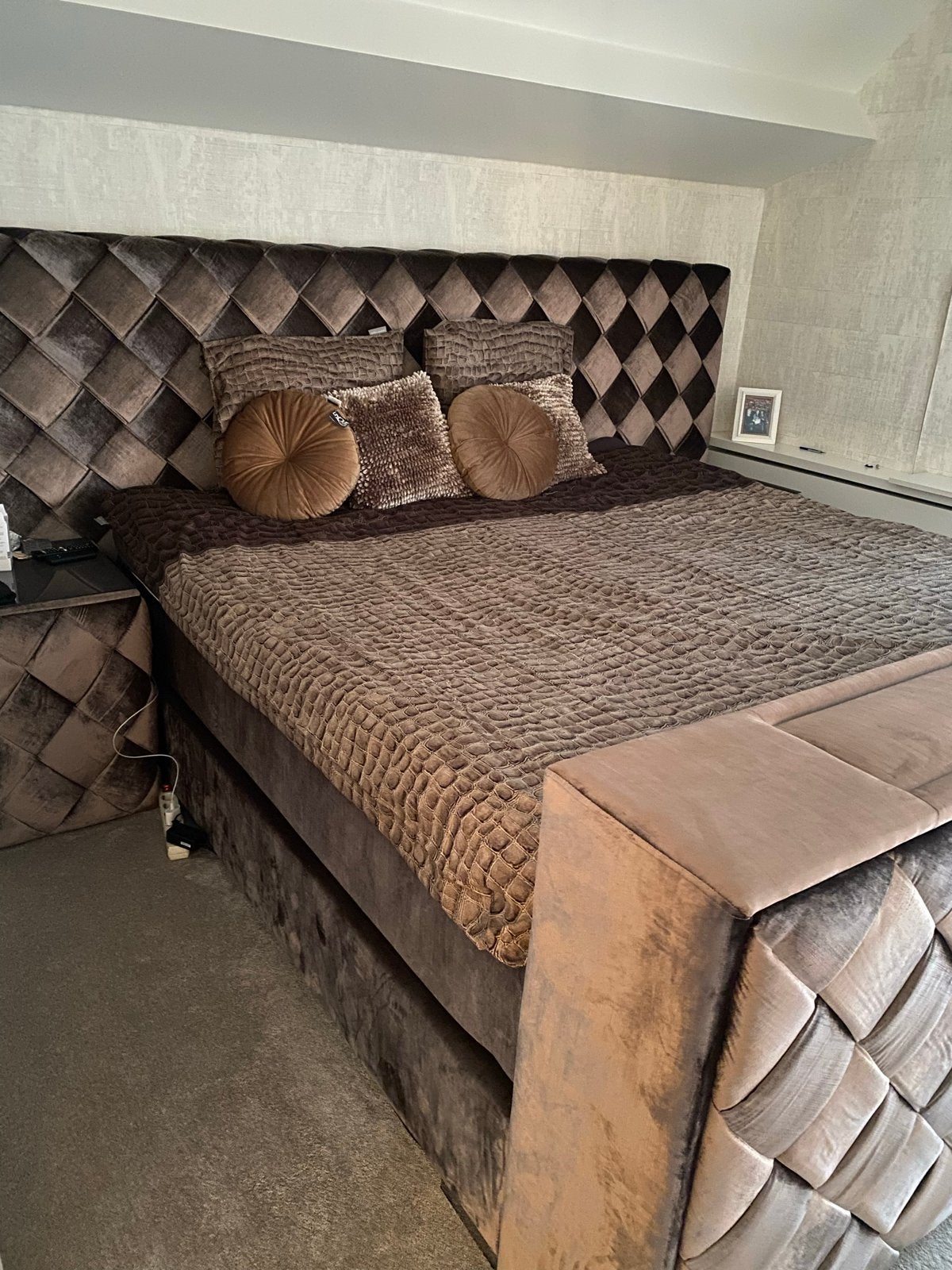 Luxe Boxspring met TV-lift en Nachtkastjes - Zo goed als nie, Ophalen, Bruin, 210 cm, Tweepersoons