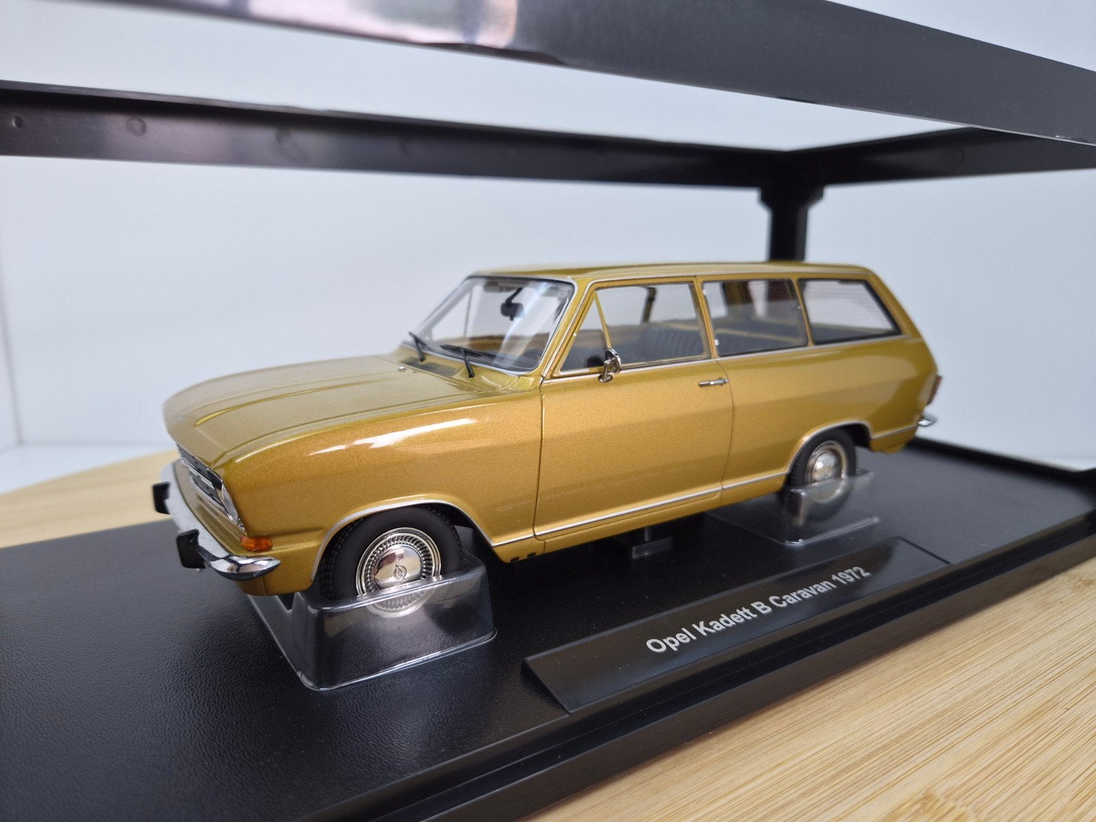 Touring Models Opel Kadett B Caravan 1972 Sahara Gold 1:18, Overige merken, Auto, Verzenden, Nieuw