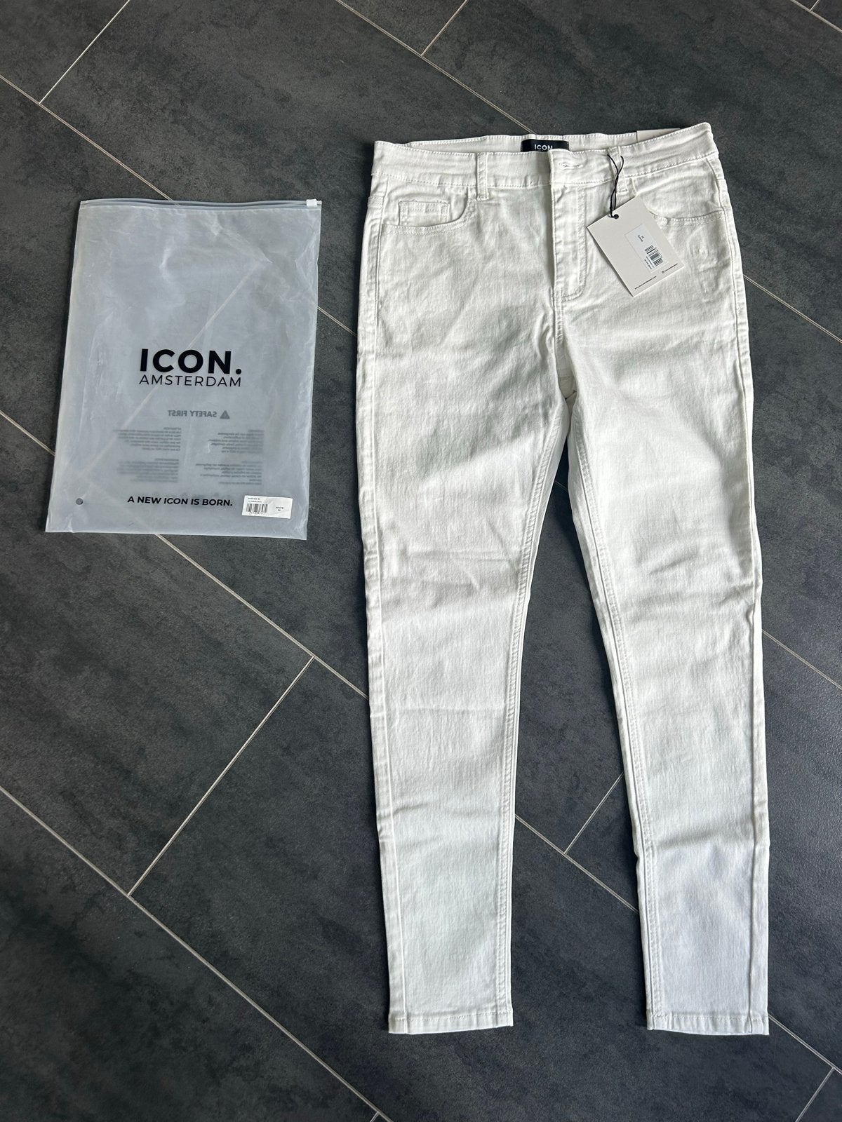 ICON. Amsterdam Jeans - Nieuw met prijskaartje - Maat 32, Kleding | Heren, Ophalen of Verzenden, Nieuw, Wit, W32 (confectie 46) of kleiner