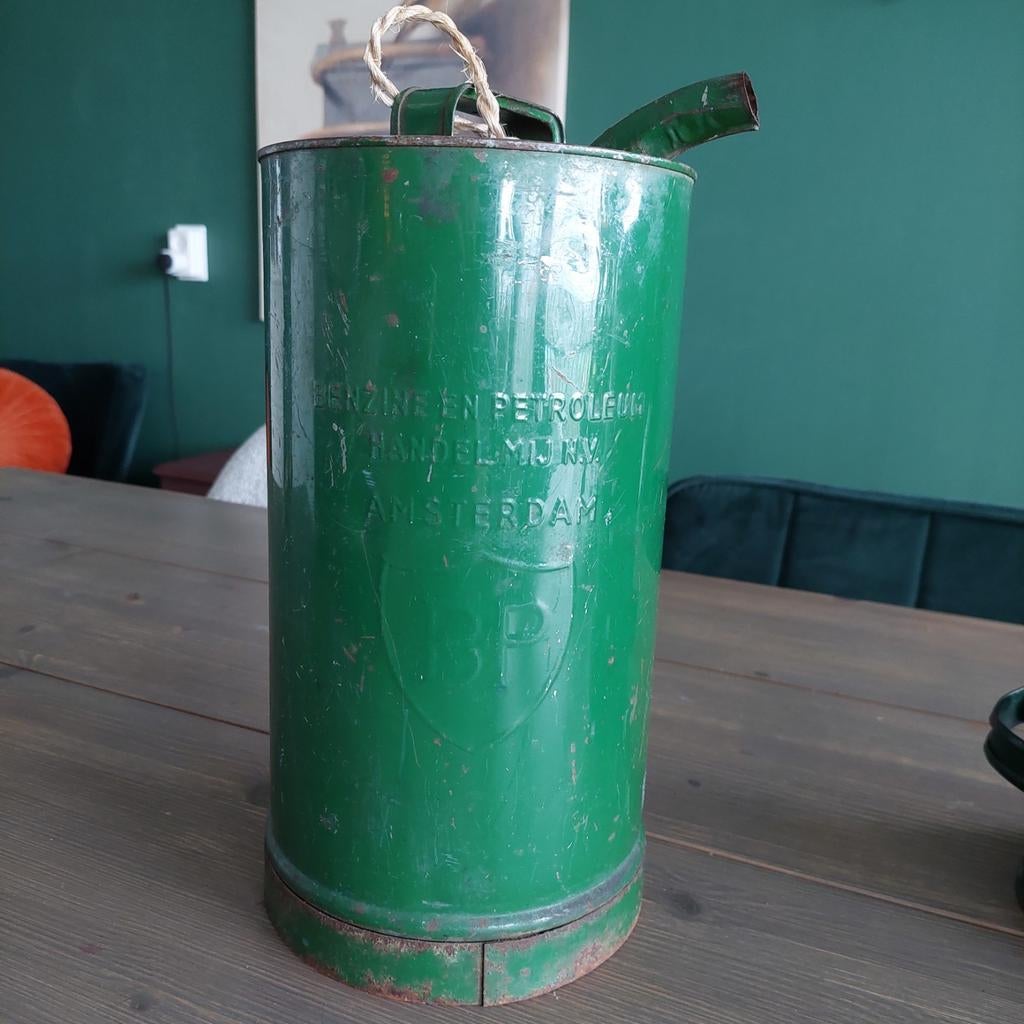Metalen schenkkan, Ophalen