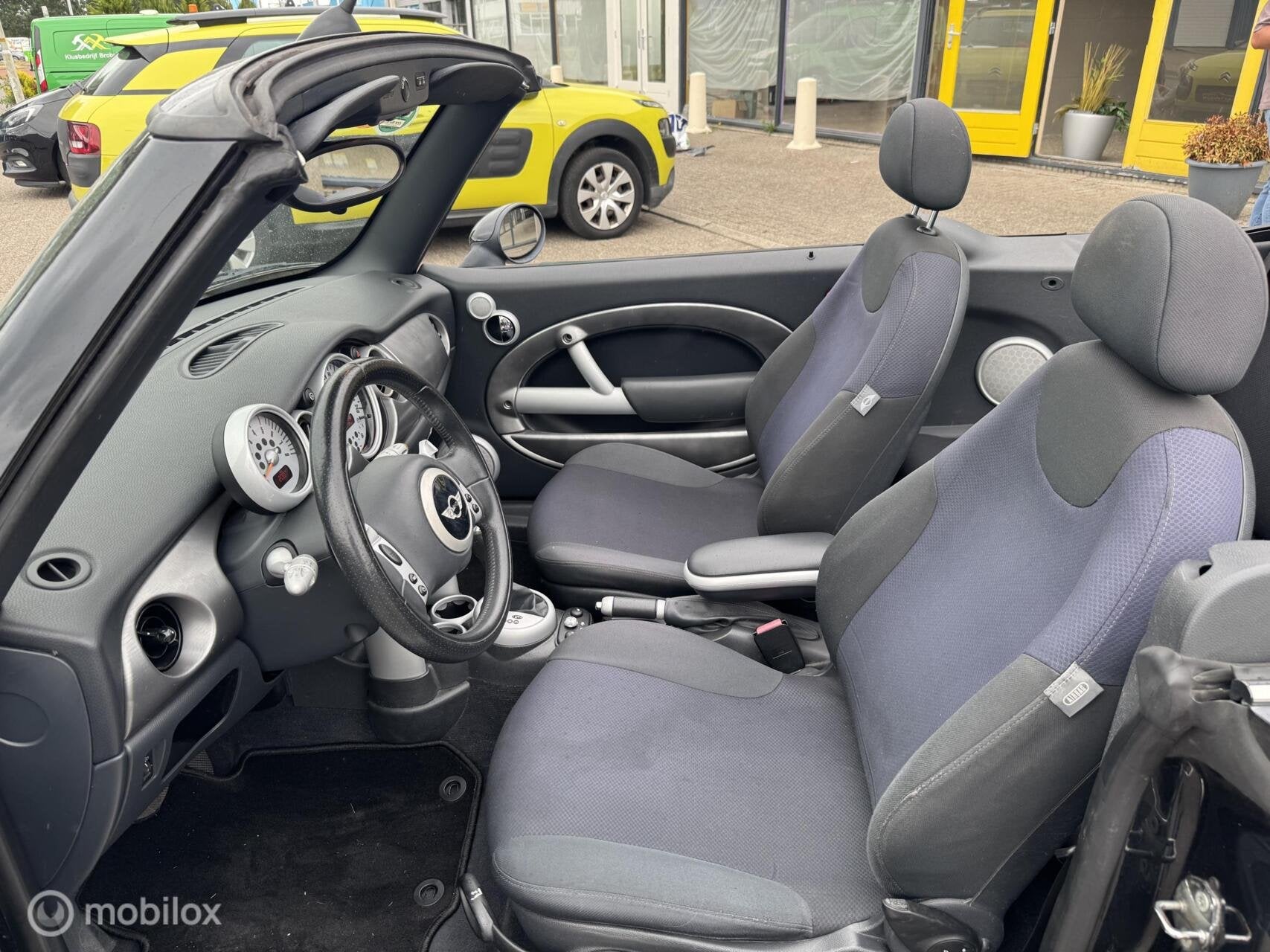 Mini Cabrio 1.6 Cooper automaat airco lm velgen 89746 km, Auto's, Dealer onderhouden, Stof, Gebruikt, Zwart