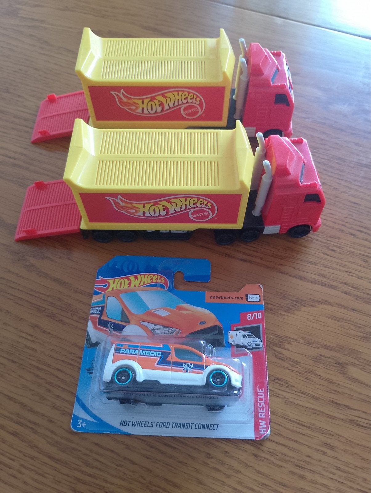 Hot Wheels Transportwagens en Ford Transit Connect, Hobby en Vrije tijd, Modelauto's | 1:43, Ophalen, Zo goed als nieuw, Auto