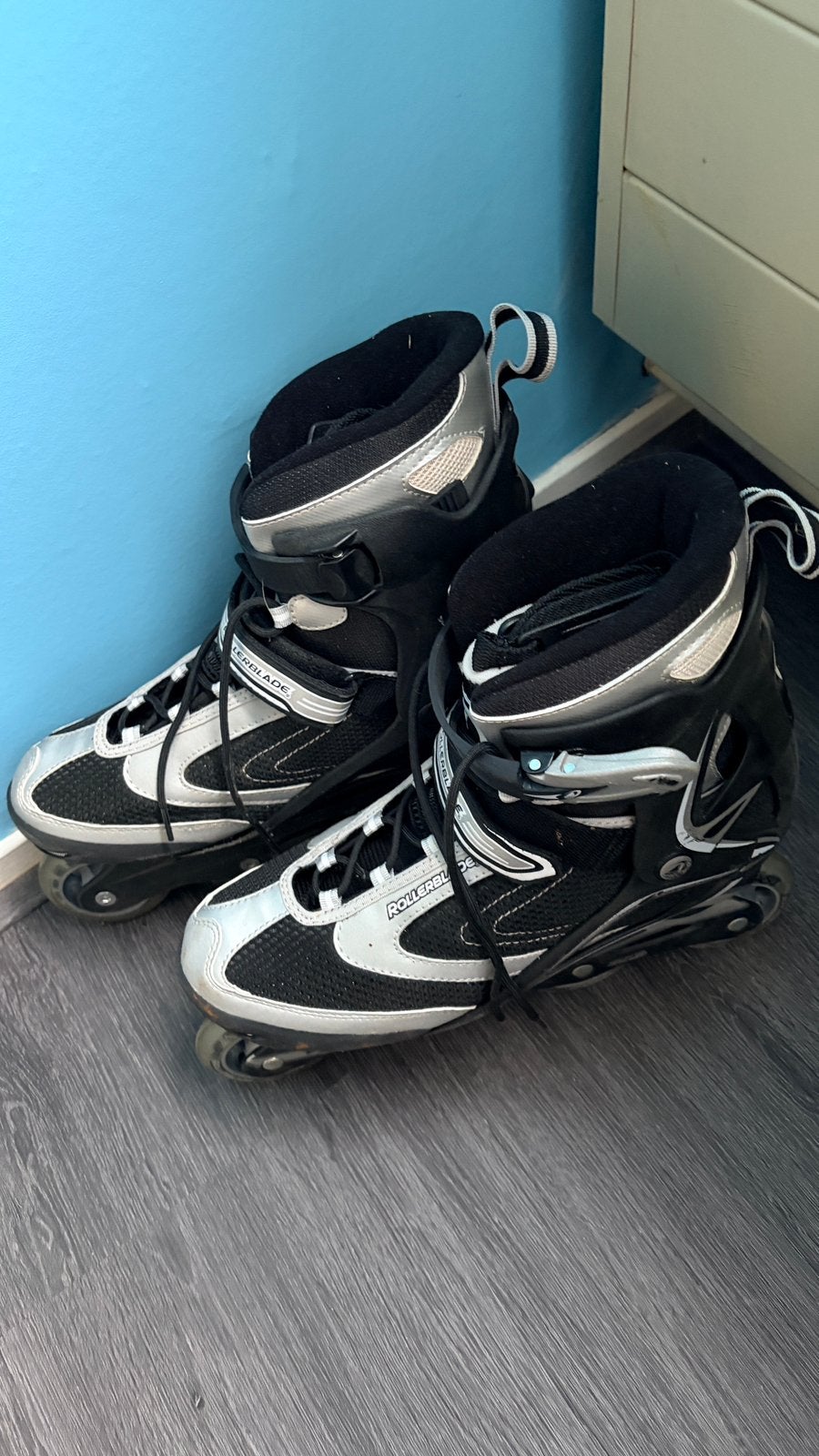 Rollerblade skates maat 43 + bescherming – Gas erop!, Verstelbaar, Heren, Zo goed als nieuw, Inline skates 4 wielen