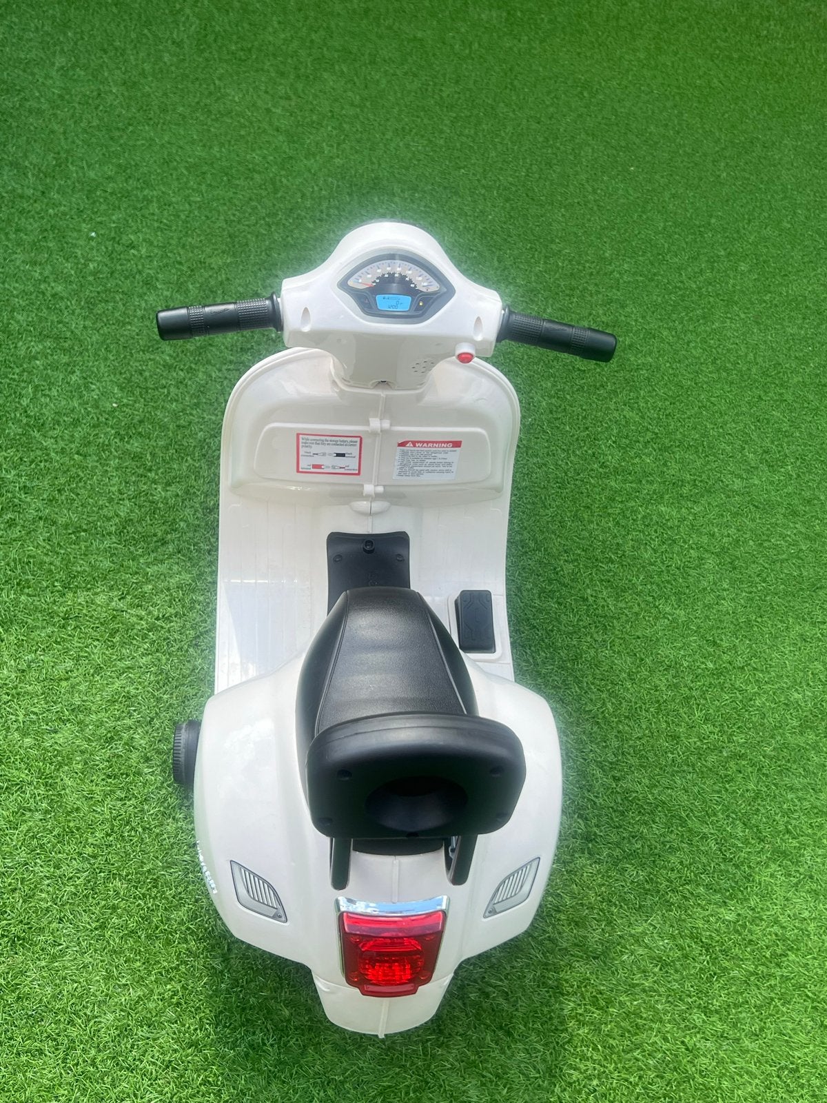 Kinder elektrische scooter Vespa wit met afstandsbediening, Ophalen, Nieuw, Afstandsbediening