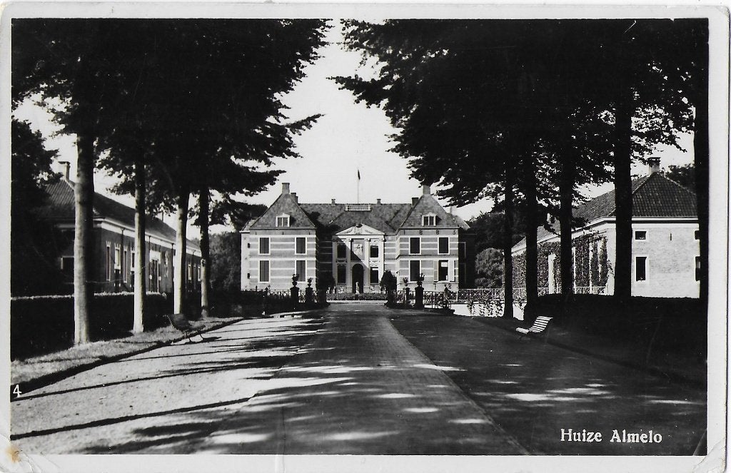 Q2374 Ansichtkaart uit 1950 huize Almelo, Ophalen of Verzenden, 1940 tot 1960, Gelopen, Overijssel