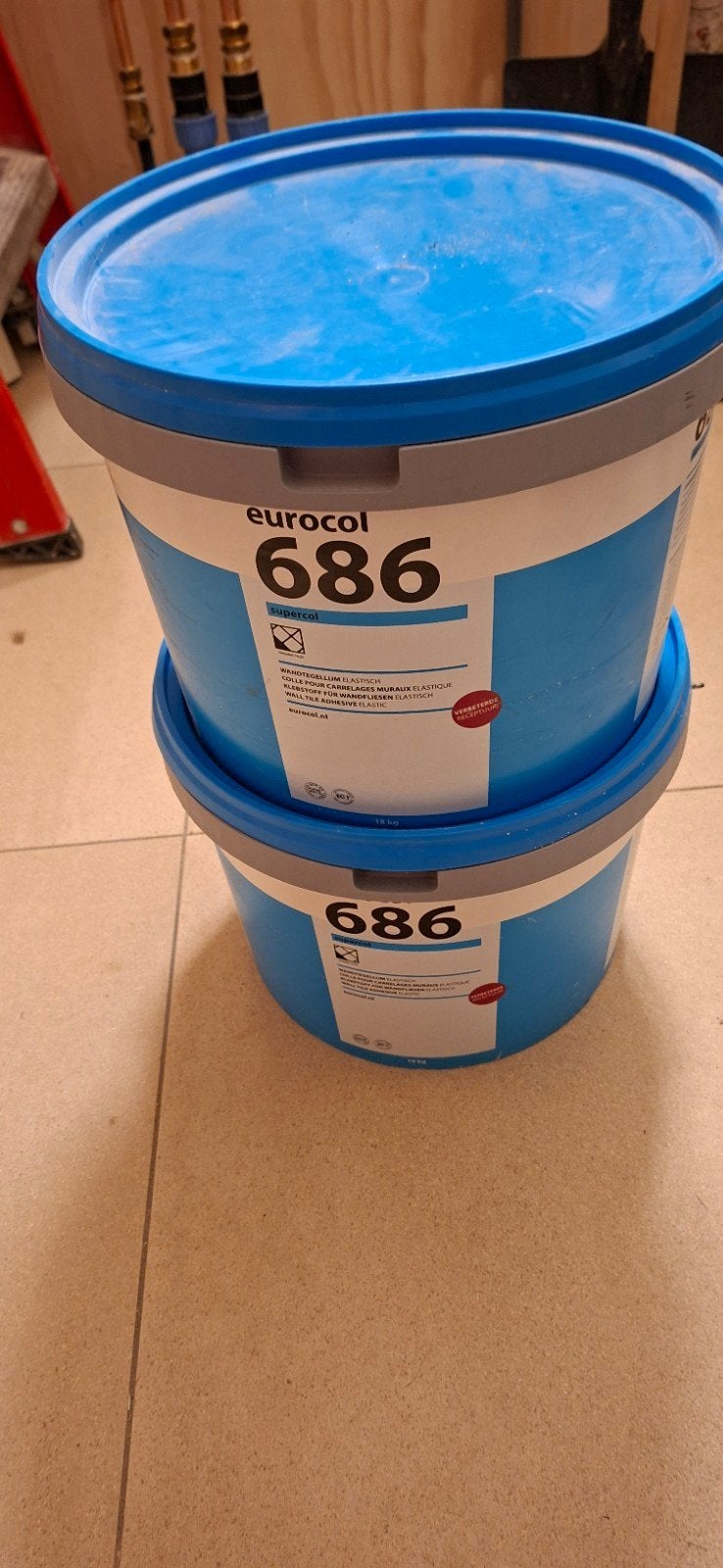 2 emmers Eurocol 686 Supercol Wandtegellijm Elastisch 18 kg, Ophalen, Overige materialen, Wandtegels, Nieuw