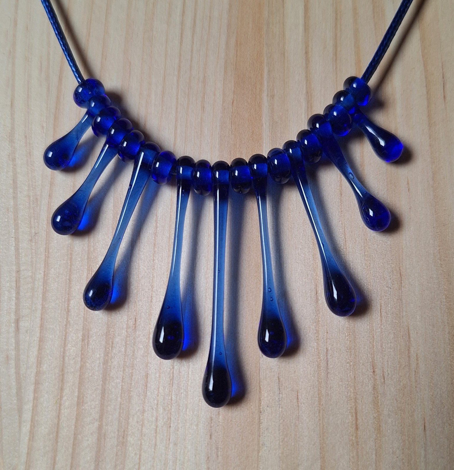 ketting met handgemaakte kralen van gerecycled glas, Verzenden, Nieuw, Blauw, Overige materialen