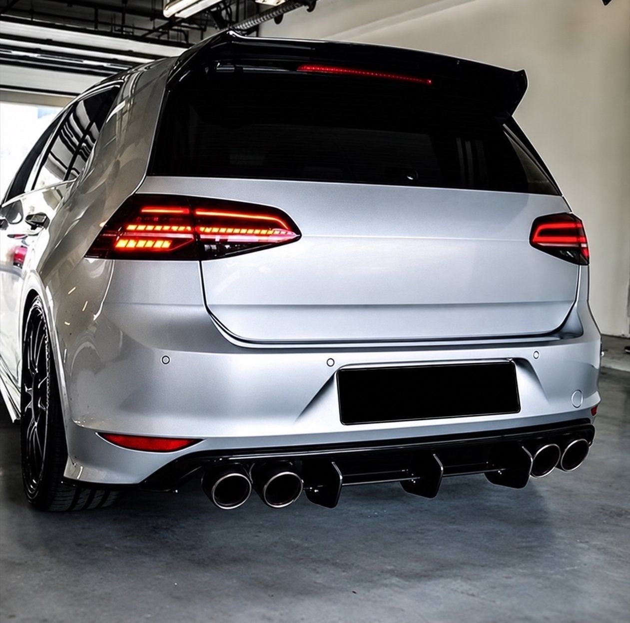 Golf 7 R agressieve diffuser splitter gebruikt, Gebruikt, Volkswagen, Ophalen of Verzenden, Achter