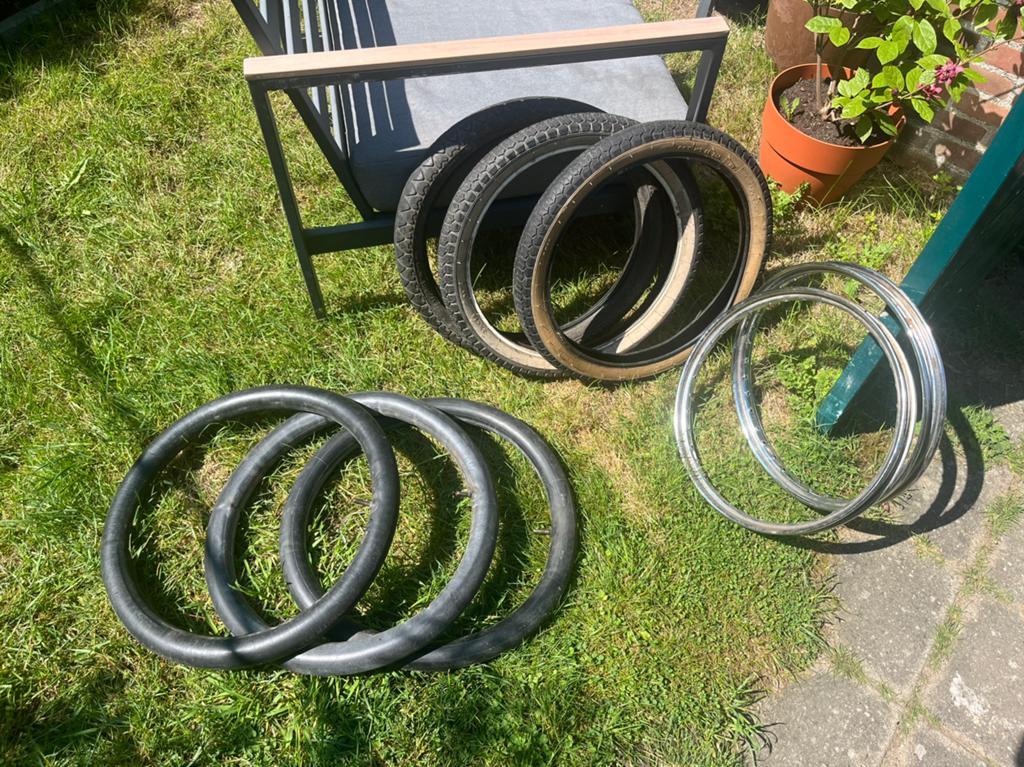 Tomos buitenbanden 3x binnenbanden 3x en kale velgen 2x, Ophalen, Gebruikt, Overige typen