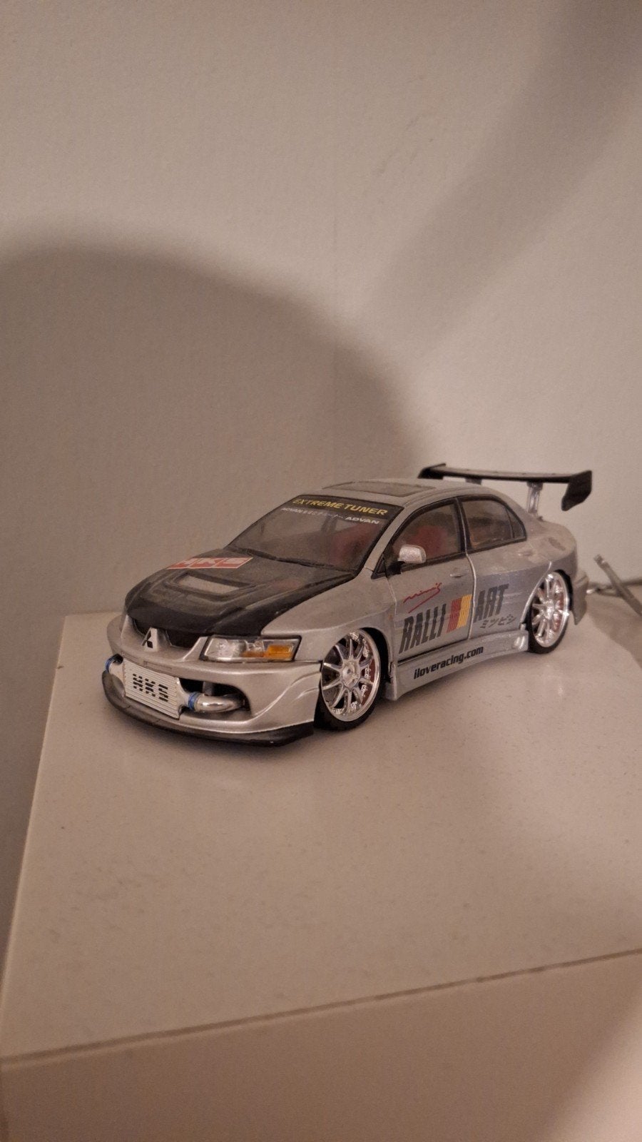 Mitsubishi Lancer Evolution modelauto - Zilver, Ophalen of Verzenden, Zo goed als nieuw, Auto, Overige merken
