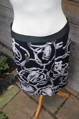 Rok zwart/ roze Marccain mt N5 (L-42) Vaste prijs OPRUIMING, Kleding | Dames, Rokken, Zwart, Maat 42/44 (L), Ophalen of Verzenden